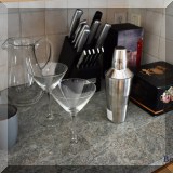 K09. Barware and knives. 